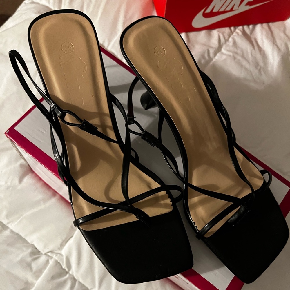 Black Kitten Heel